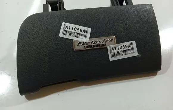 Toyota Previa (XR30, XR40) II Glove box 5543828040