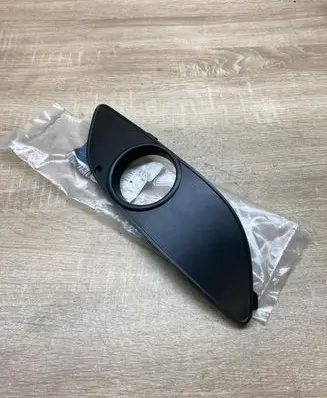 Mercedes-Benz B W245 Front fog light trim/grill A1698850422