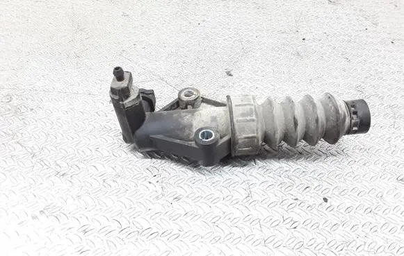 Clutch slave cylinder