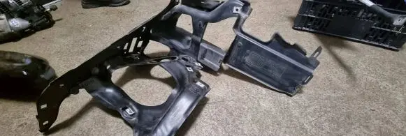 Headlight/headlamp mounting bracket