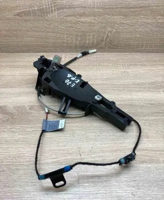BMW X5 E70 Rear door exterior handle/bracket 7184661 14010710