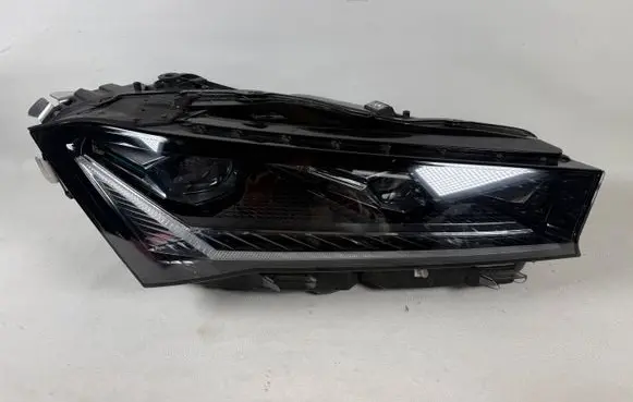 Skoda Superb B9 Headlight/headlamp 3P1941016B