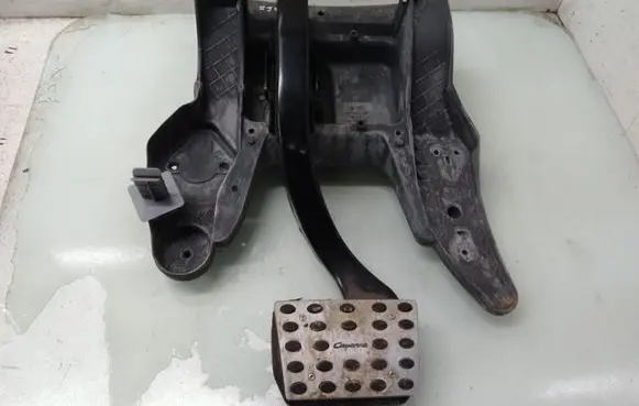 Porsche Cayenne (9PA) Brake pedal 7L0723031F