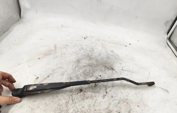 Audi A4 S4 B5 8D Front wiper blade arm
