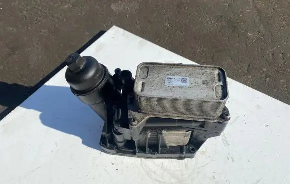 BMW 5 F10 F11 Engine oil radiator 70510184 8510856 0F017109AL