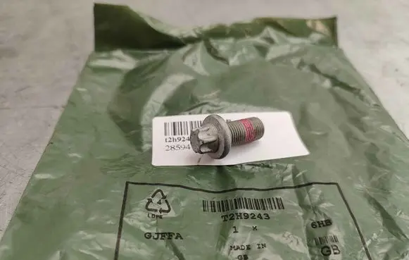 Jaguar F-Pace Nuts/bolts T2H9243