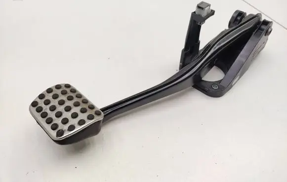 Infiniti Q30 Brake pedal A2462920208