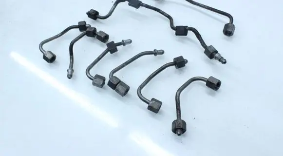 Fuel injector supply line/pipe