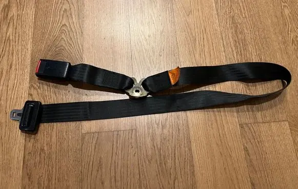 BMW 7 E23 Rear seatbelt 72111952011