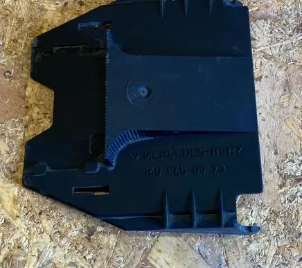 Mercedes-Benz S W140 Fuse box cover 1405450073