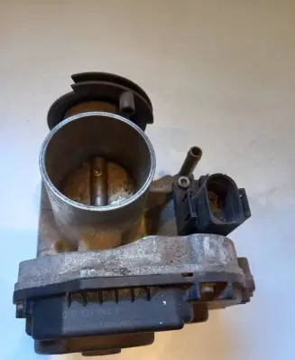 Volkswagen Golf IV Throttle valve 030133064F