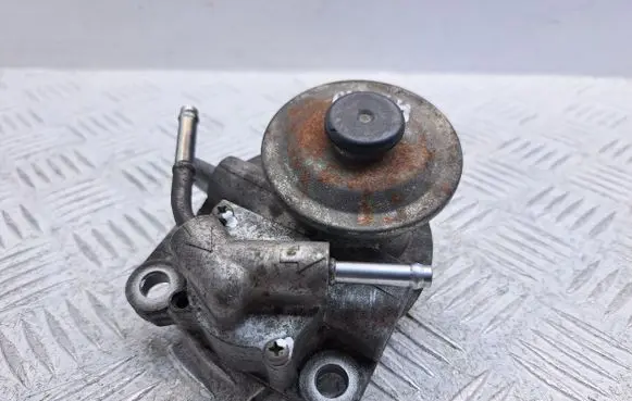 Toyota Avensis T250 Fuel filter bracket/mount holder 233800R010 233800R012