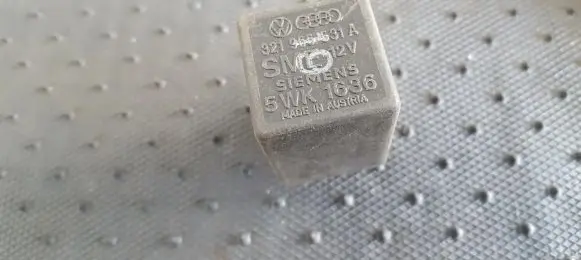 Volkswagen Jetta I Other relay 321955531A 5WK1636