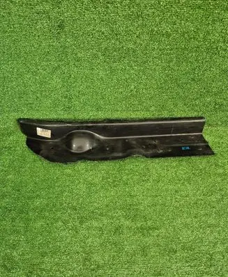 Audi A4 S4 B9 8W Front splash guards bracket 8w0803135b
