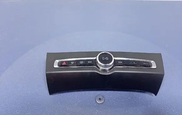 Head unit multimedia control