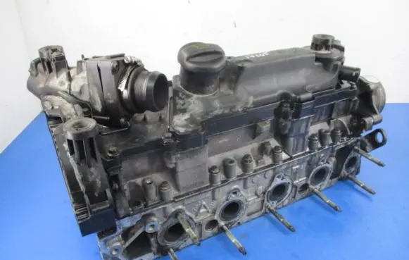 Peugeot 307 CC Engine head 
