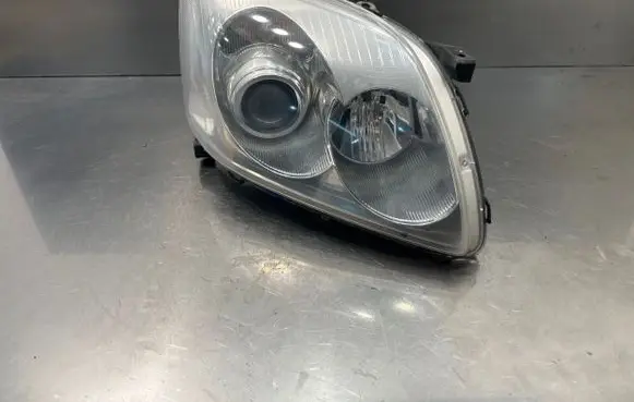 Toyota Avensis T250 Headlight/headlamp