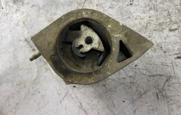 Mercedes-Benz A W168 Engine mount bracket 1682400618