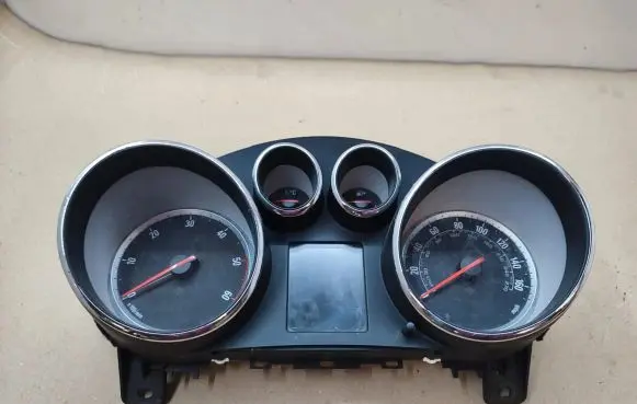 Opel Zafira C Speedometer (instrument cluster) 13460585