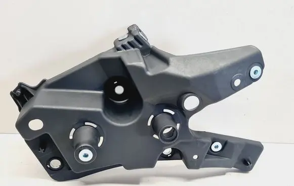 Fender mounting bracket