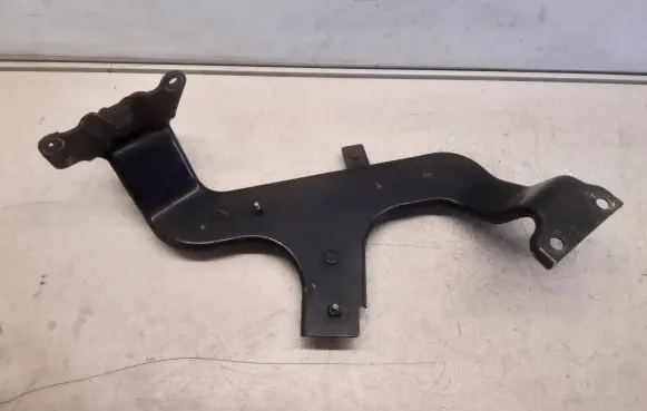 Nissan Navara D40 Engine mounting bracket