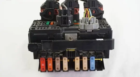 Peugeot 407 Fuse module 9656086180 S118983002J
