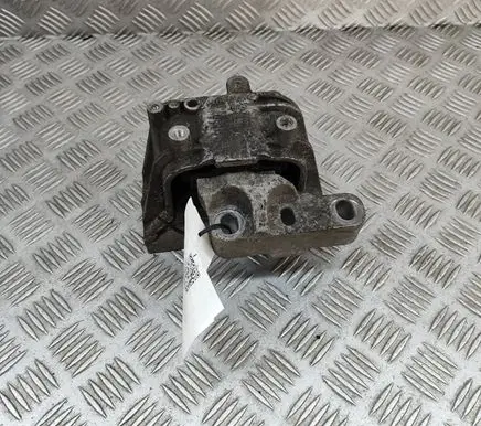 Volkswagen PASSAT B7 Engine mount bracket 1K0199262