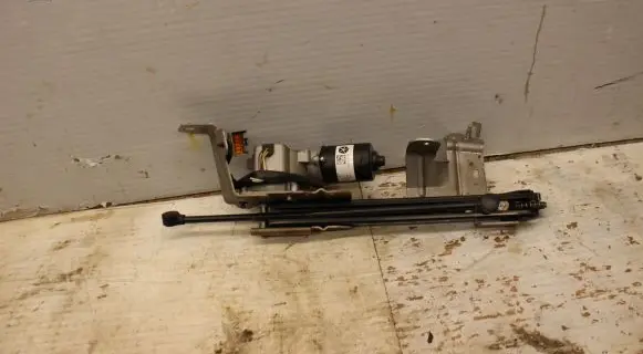 Chrysler Town u0026 Country V Tailgate/trunk/boot lift motor 68195936AA