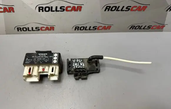 Volvo S70 V70 V70 XC Coolant fan relay 9442934 8768063