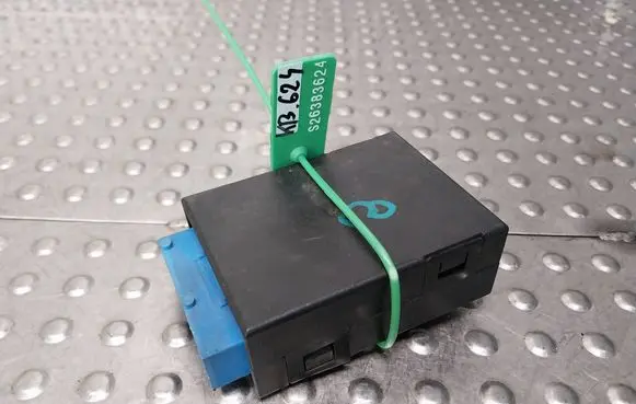 BMW 3 E36 Window wiper relay S26383624 8357068