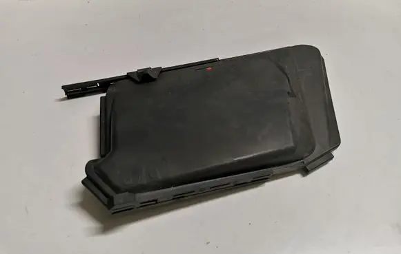 Mercedes-Benz E W211 Fuse box cover A2115400082