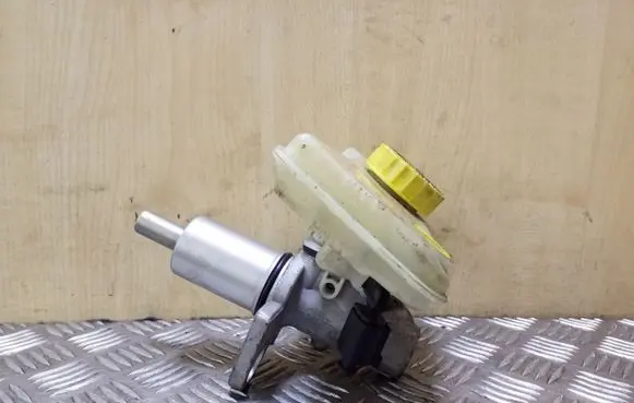 Volkswagen PASSAT B5.5 Master brake cylinder 8E0611301E 9304125000