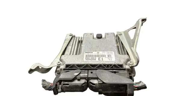 Toyota Auris 150 Engine control unit/module 8966102E10 0281013413