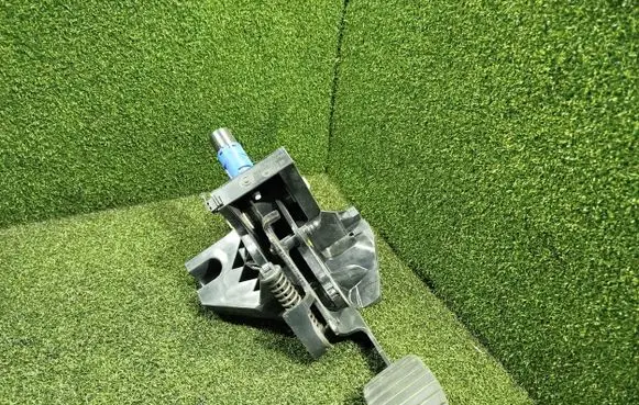 Renault Trafic III (X82) Clutch pedal 14017095 253256730R