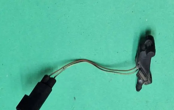 Ford Kuga I Windshield washer spray nozzle 8v4117666a