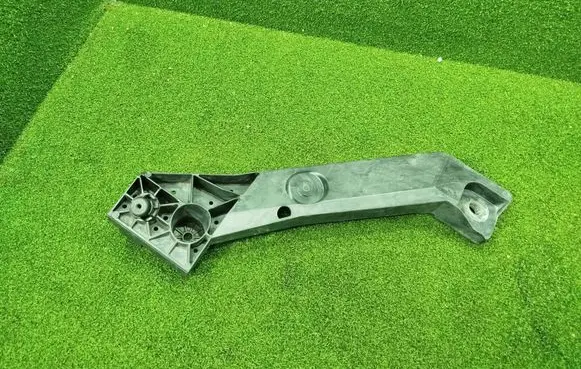 Renault Trafic III (X82) Radiator support slam panel bracket 625001299R