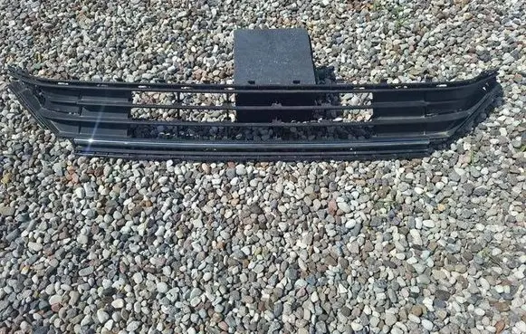 Volkswagen Golf VII Front bumper lower grill 5G0853677P