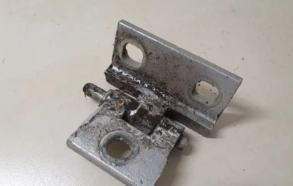 Volvo XC90 Rear door upper hinge