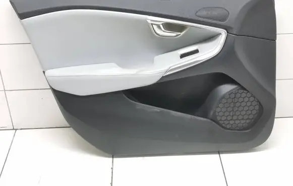 Volvo V40 Front door card panel trim 39815593 1319932