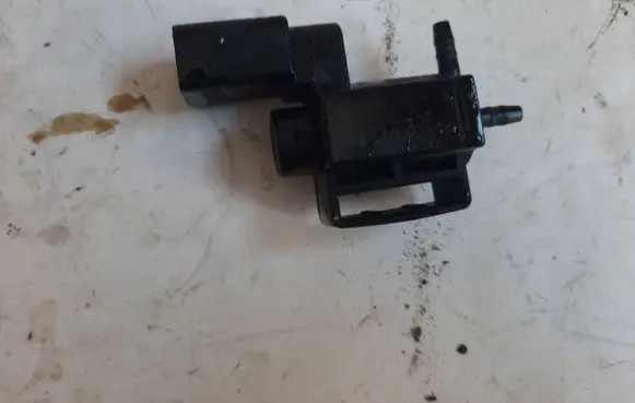 Volkswagen PASSAT CC Turbo solenoid valve 037906883C