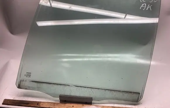 Rear door window glass