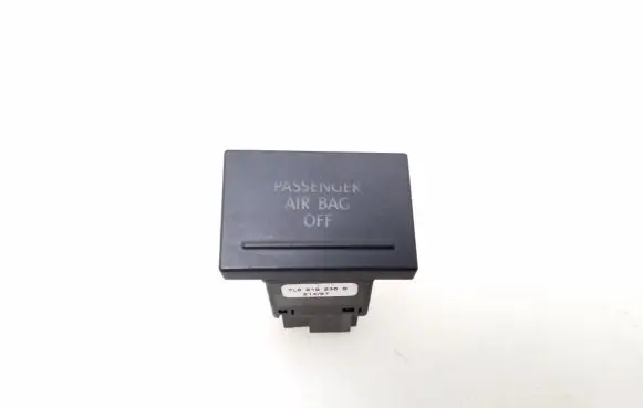 Passenger airbag on/off switch
