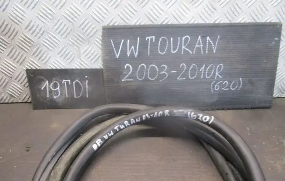 Volkswagen Touran I Front door rubber seal 10R4E