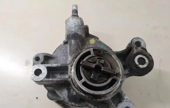 Ford C-MAX I Vacuum pump D1651A