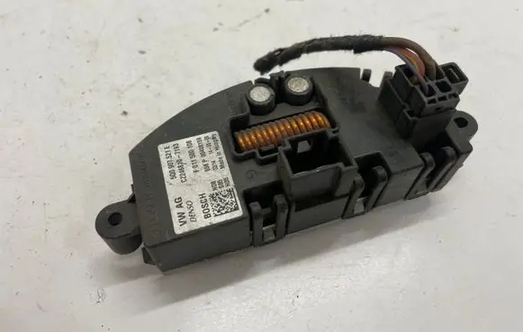 Skoda Octavia Mk3 (5E) Heater blower fan relay 5Q0907521E