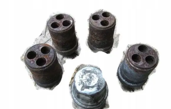 Jeep Cherokee III KJ Nuts/bolts 