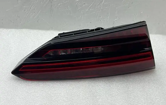 Audi A5 Tailgate rear/tail lights 8W6945093J