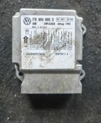 Volkswagen Touran I Airbag control unit/module 1T0909605D