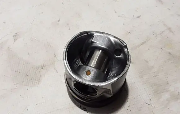 Volvo XC60 Piston with connecting rod 31339777