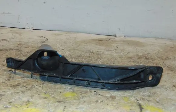 Volkswagen Jetta V Front bumper mounting bracket 1K0807889B